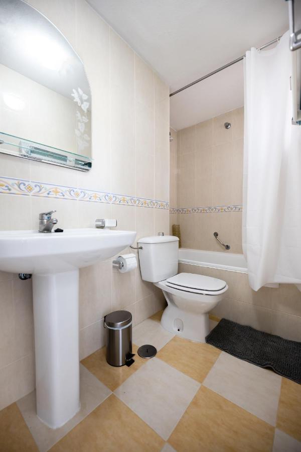 Sitio de Calahonda Spacious 2-Bedroom Apartment With Free Parking מראה חיצוני תמונה