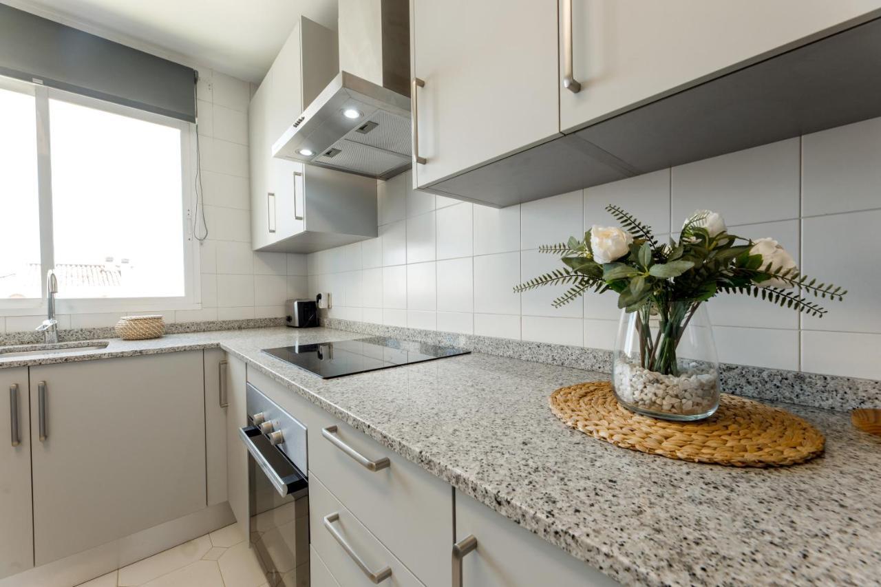 Sitio de Calahonda Spacious 2-Bedroom Apartment With Free Parking מראה חיצוני תמונה