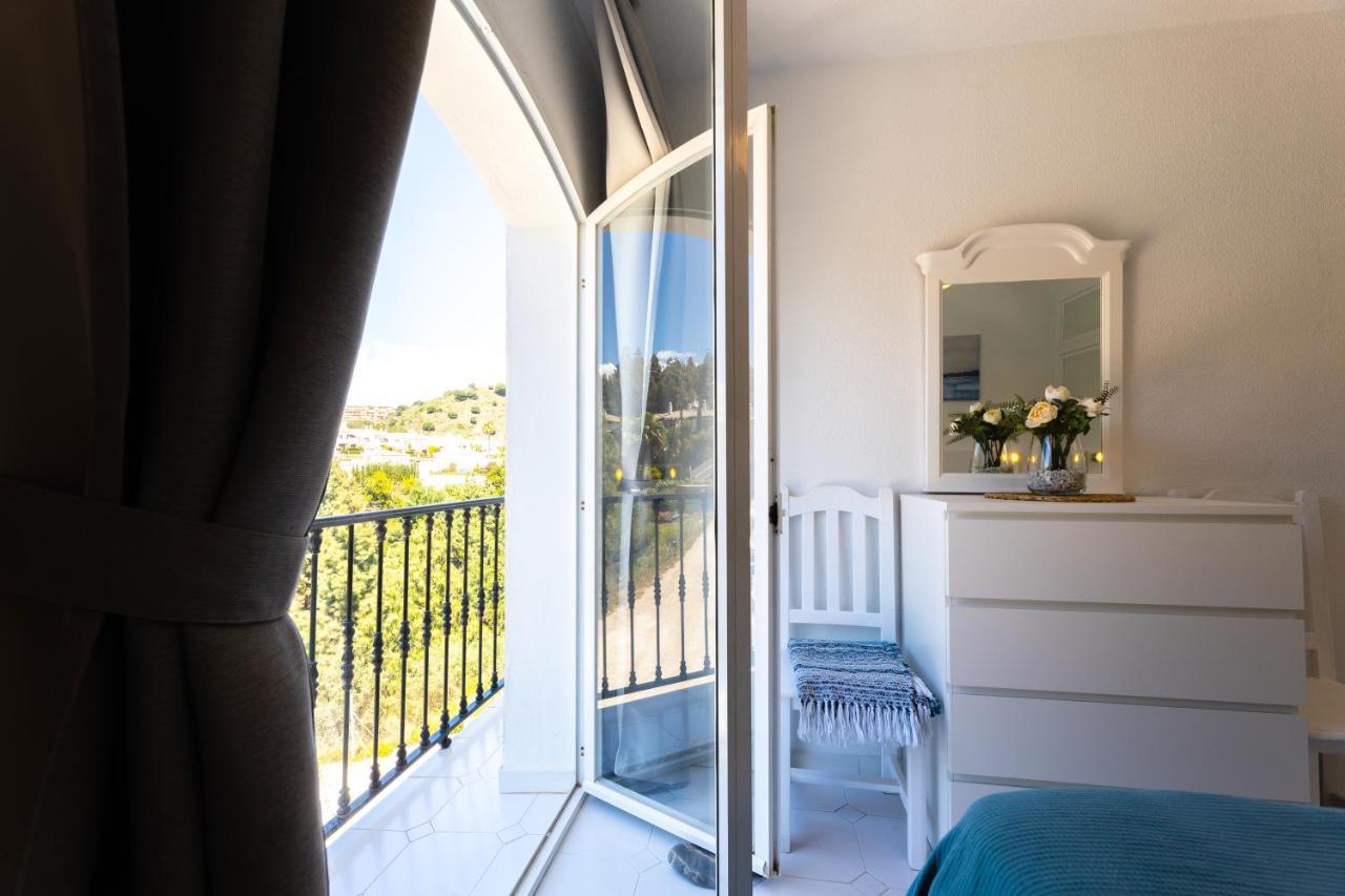 Sitio de Calahonda Spacious 2-Bedroom Apartment With Free Parking מראה חיצוני תמונה