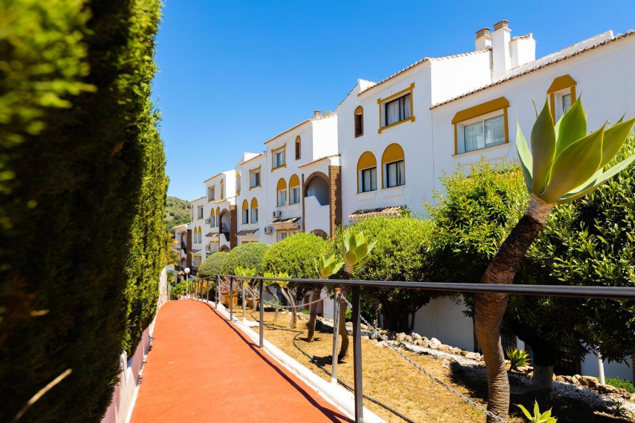Sitio de Calahonda Spacious 2-Bedroom Apartment With Free Parking מראה חיצוני תמונה