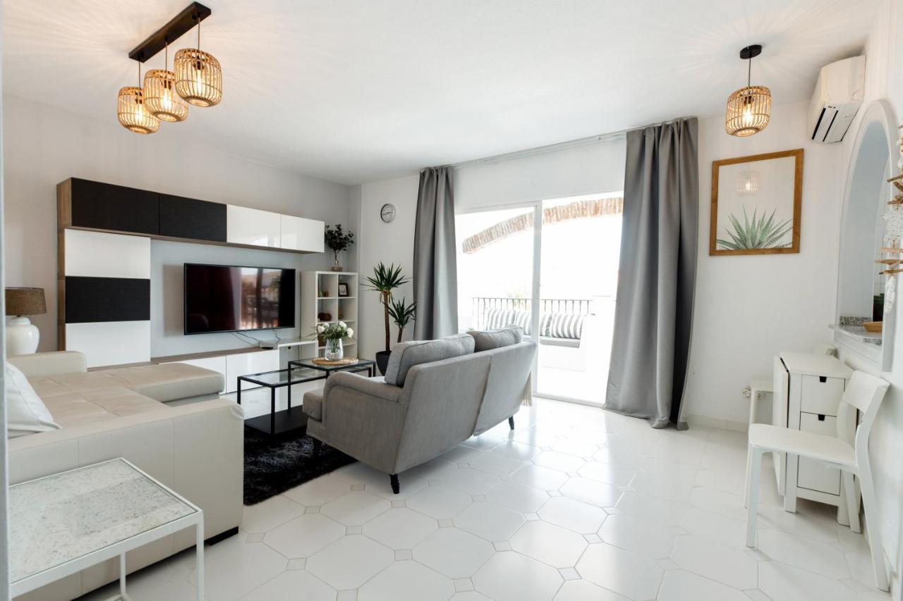 Sitio de Calahonda Spacious 2-Bedroom Apartment With Free Parking מראה חיצוני תמונה