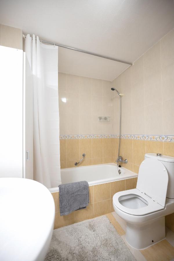 Sitio de Calahonda Spacious 2-Bedroom Apartment With Free Parking מראה חיצוני תמונה