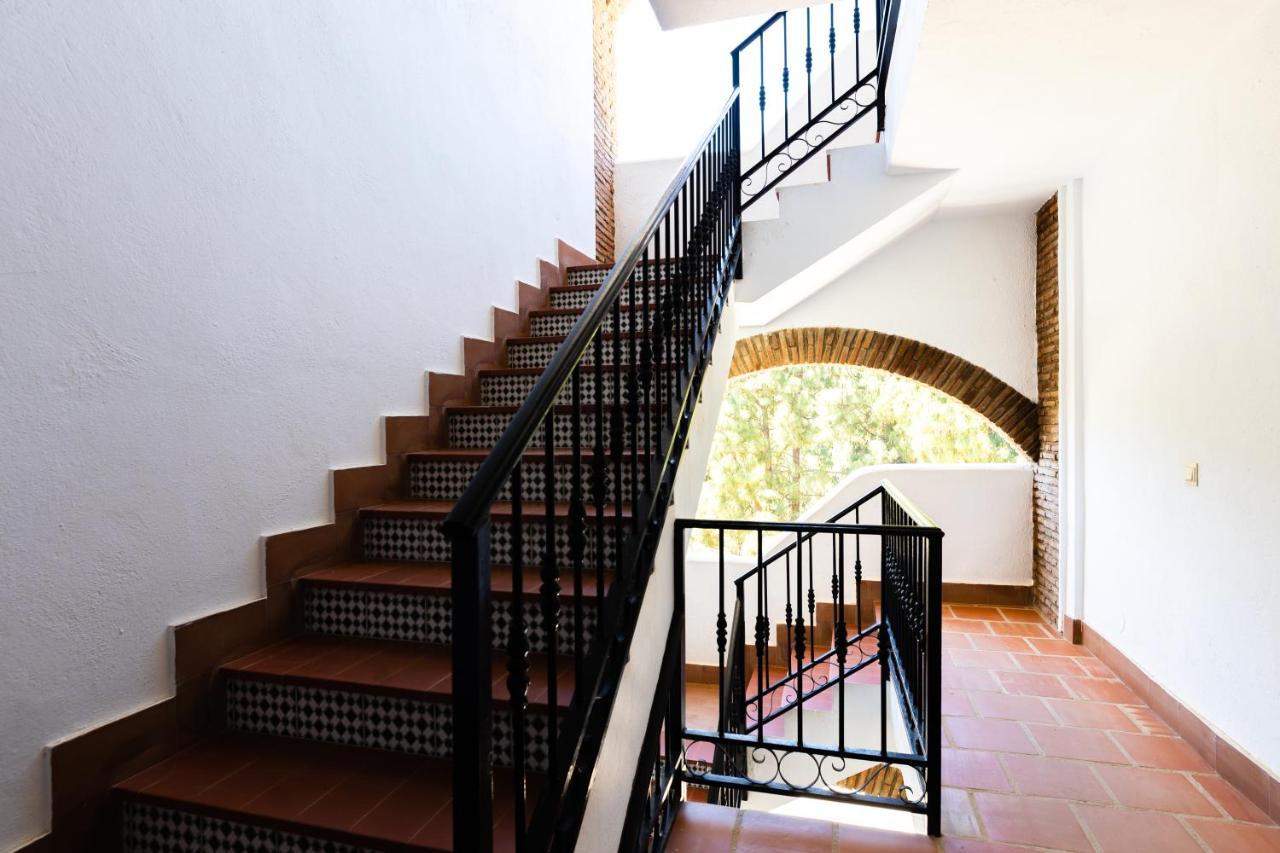 Sitio de Calahonda Spacious 2-Bedroom Apartment With Free Parking מראה חיצוני תמונה
